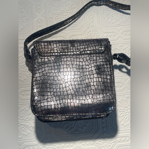 Emily and Noah Black Silver Adjustable cross-body metallic purse - Picture 10 of 16